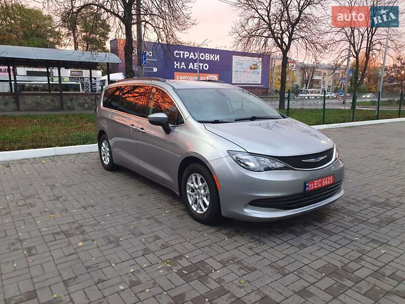 Мінівен Chrysler Pacifica 2020 в Києві