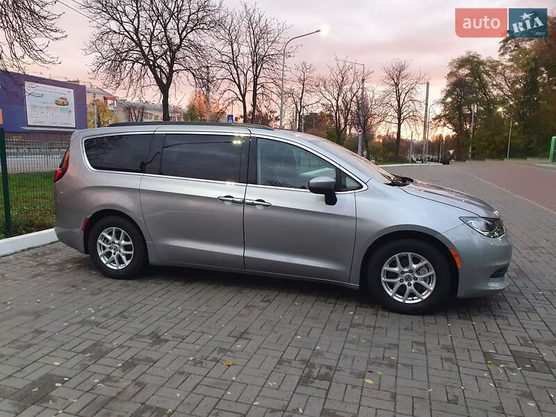 Мінівен Chrysler Pacifica 2020 в Києві