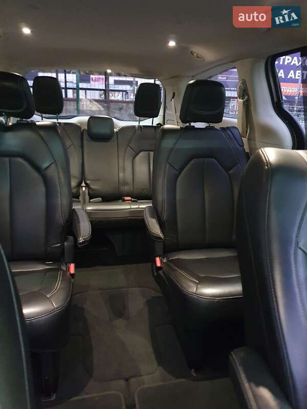 Мінівен Chrysler Pacifica 2020 в Києві