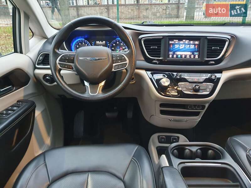 Мінівен Chrysler Pacifica 2020 в Києві
