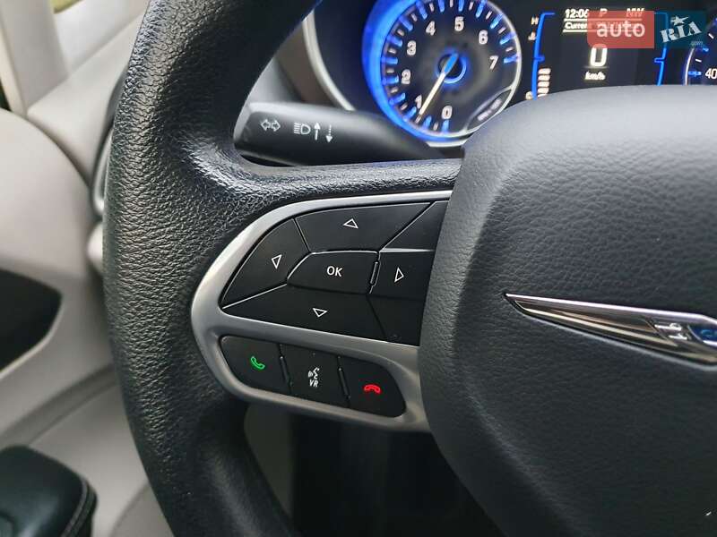 Мінівен Chrysler Pacifica 2020 в Києві