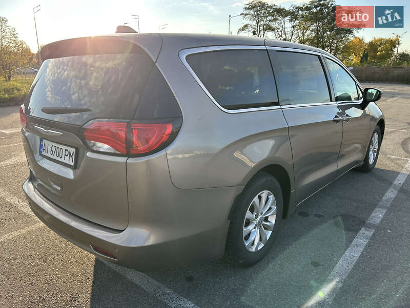 Минивэн Chrysler Pacifica 2017 в Киеве фото 3 Минивэн Chrysler Pacifica 2017 в Киеве