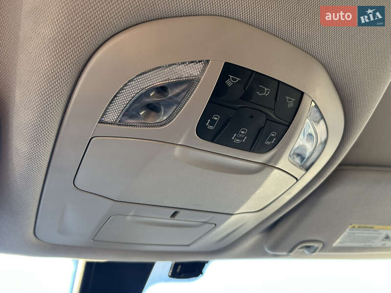 Минивэн Chrysler Pacifica 2017 в Киеве фото 19 Минивэн Chrysler Pacifica 2017 в Киеве