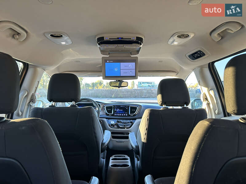 Минивэн Chrysler Pacifica 2017 в Киеве фото 29 Минивэн Chrysler Pacifica 2017 в Киеве