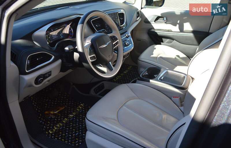 Мінівен Chrysler Pacifica 2019 в Одесі