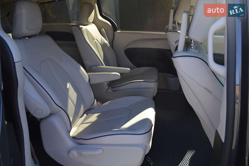 Мінівен Chrysler Pacifica 2019 в Одесі