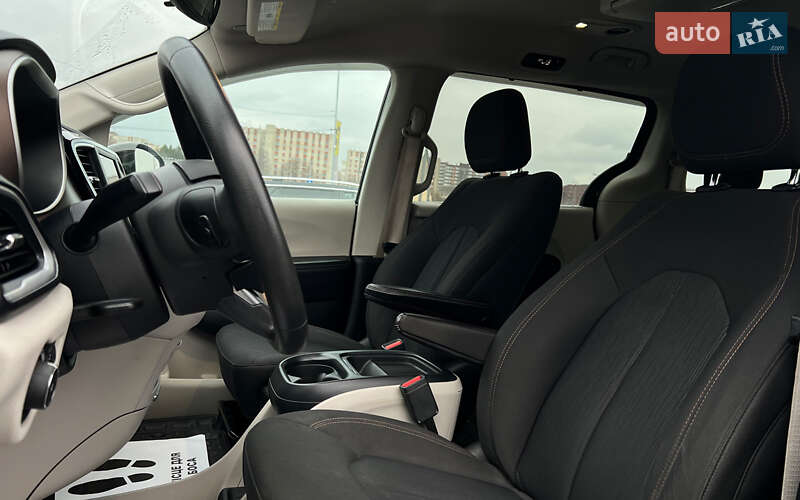 Минивэн Chrysler Pacifica 2017 в Львове
