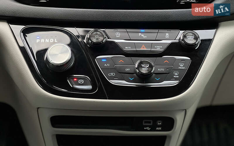 Минивэн Chrysler Pacifica 2017 в Львове