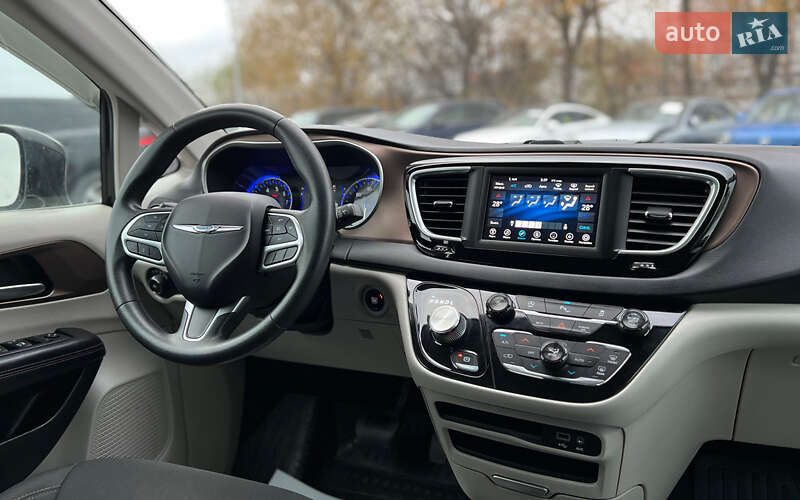 Минивэн Chrysler Pacifica 2017 в Львове