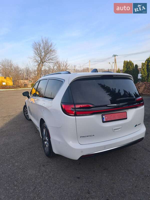 Минивэн Chrysler Pacifica 2023 в Киеве