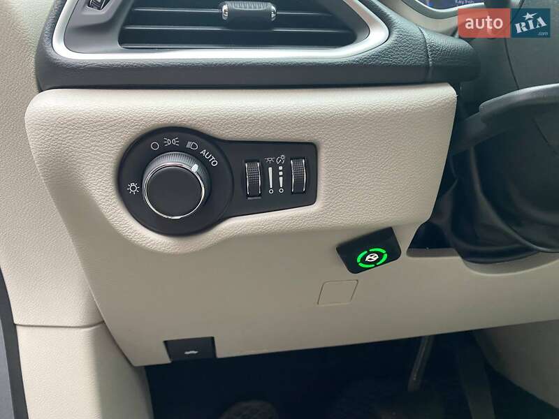 Мінівен Chrysler Pacifica 2016 в Львові