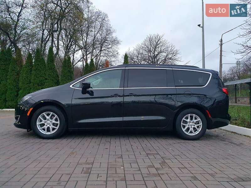 Мінівен Chrysler Pacifica 2020 в Києві