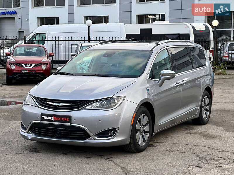Минивэн Chrysler Pacifica 2017 в Киеве фото 6 Минивэн Chrysler Pacifica 2017 в Киеве