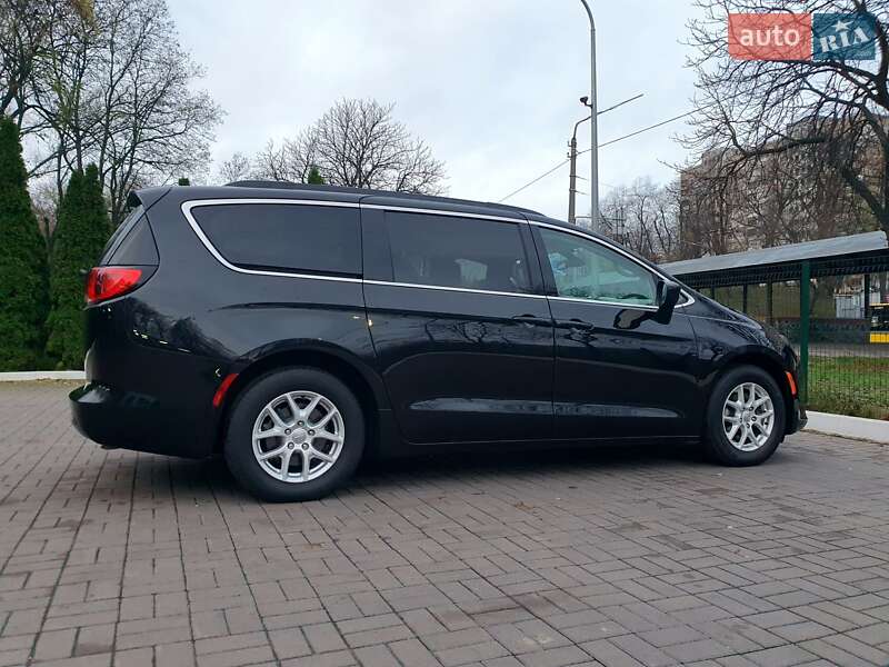 Мінівен Chrysler Pacifica 2020 в Києві