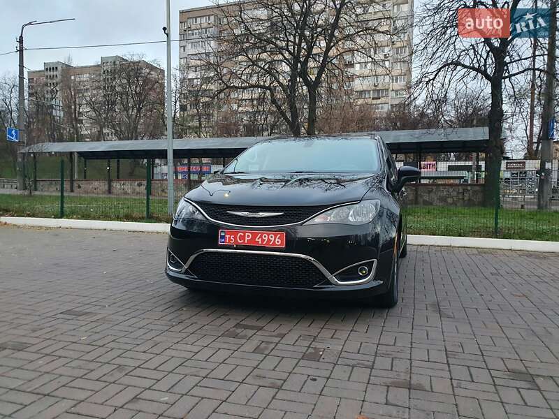 Мінівен Chrysler Pacifica 2020 в Києві