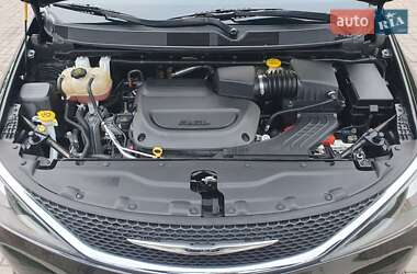 Минивэн Chrysler Pacifica 2020 в Киеве