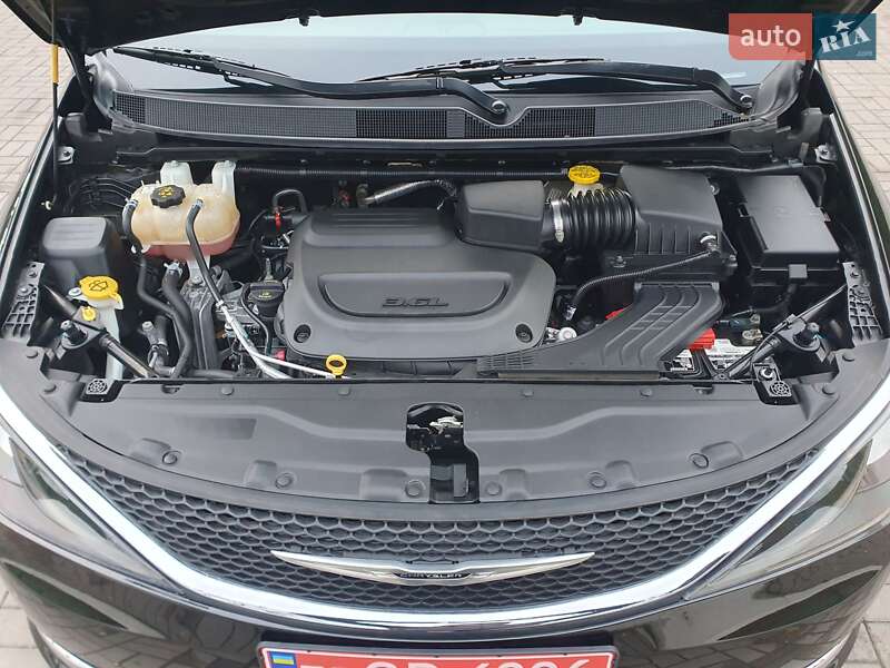 Мінівен Chrysler Pacifica 2020 в Києві