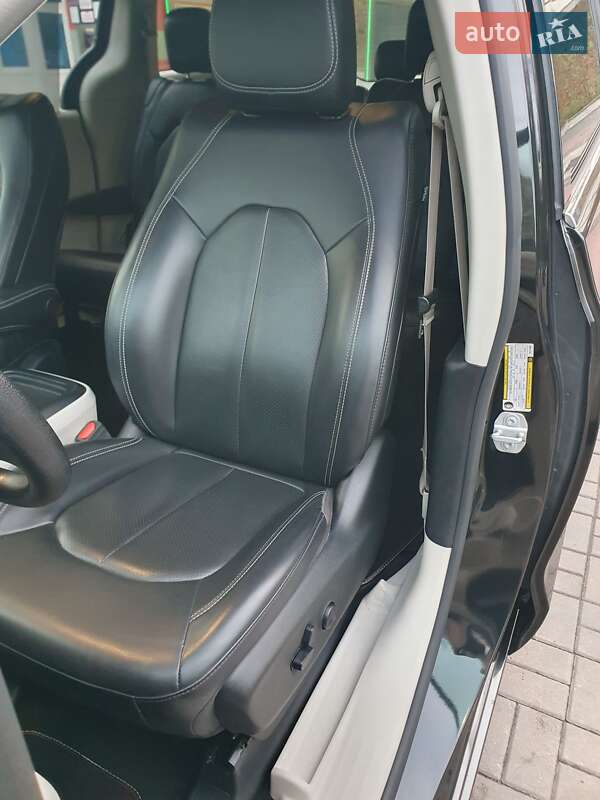 Мінівен Chrysler Pacifica 2020 в Києві