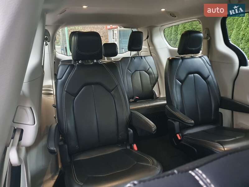 Мінівен Chrysler Pacifica 2020 в Києві