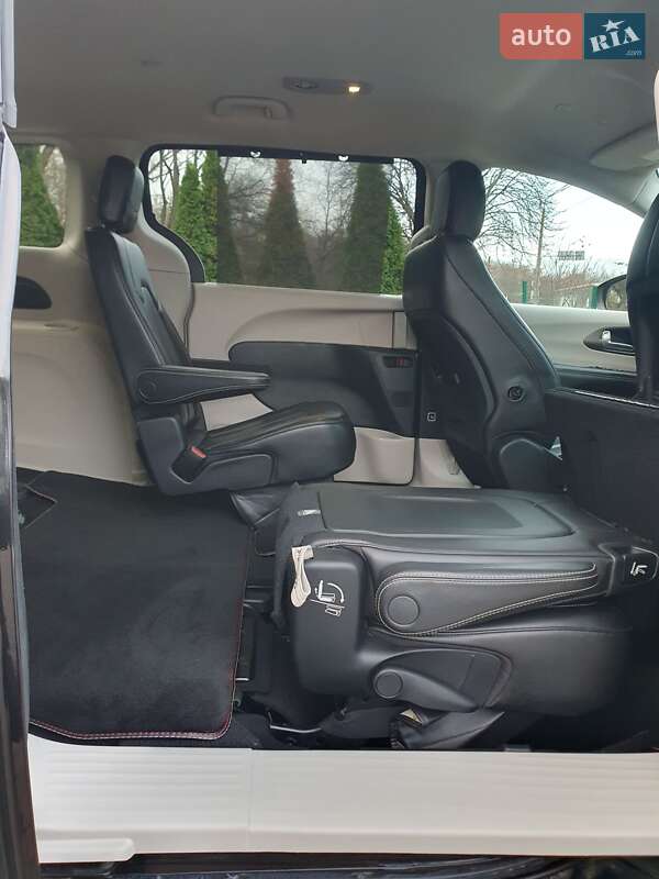 Мінівен Chrysler Pacifica 2020 в Києві