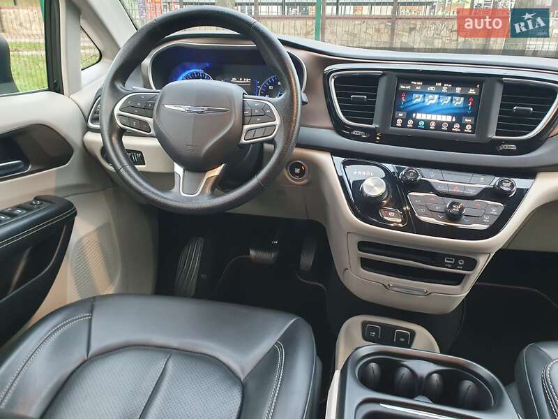 Мінівен Chrysler Pacifica 2020 в Києві
