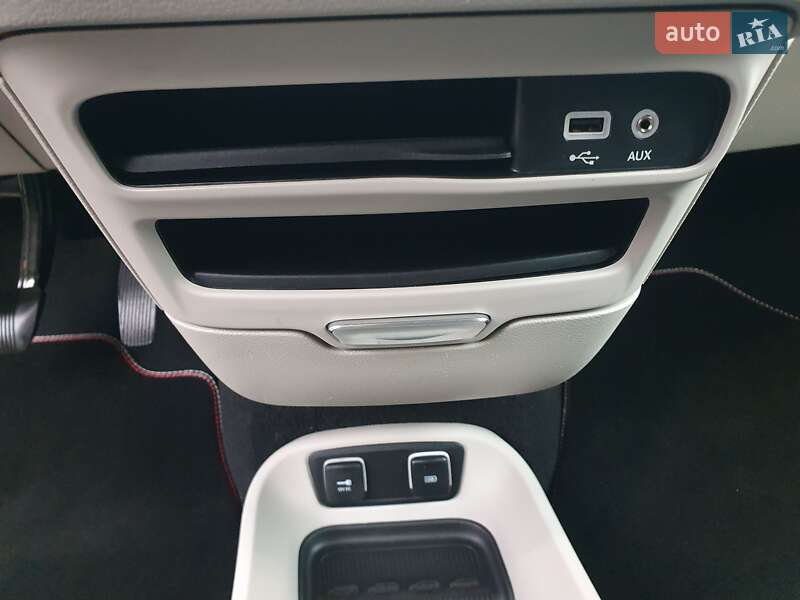 Мінівен Chrysler Pacifica 2020 в Києві