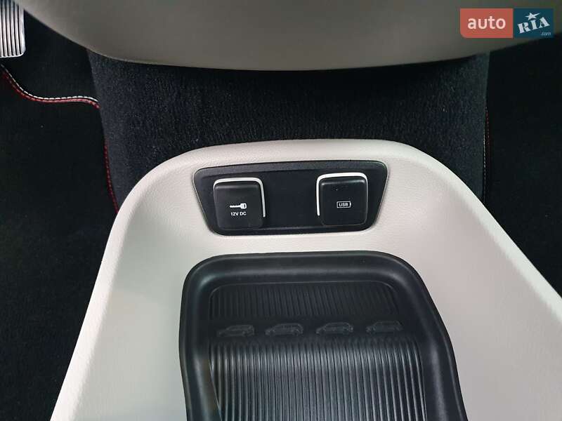 Мінівен Chrysler Pacifica 2020 в Києві