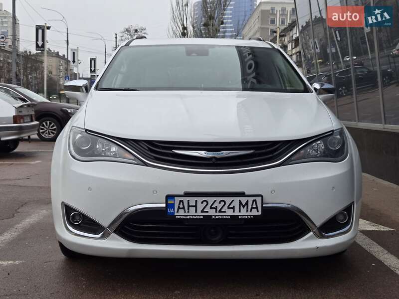 Минивэн Chrysler Pacifica 2017 в Киеве