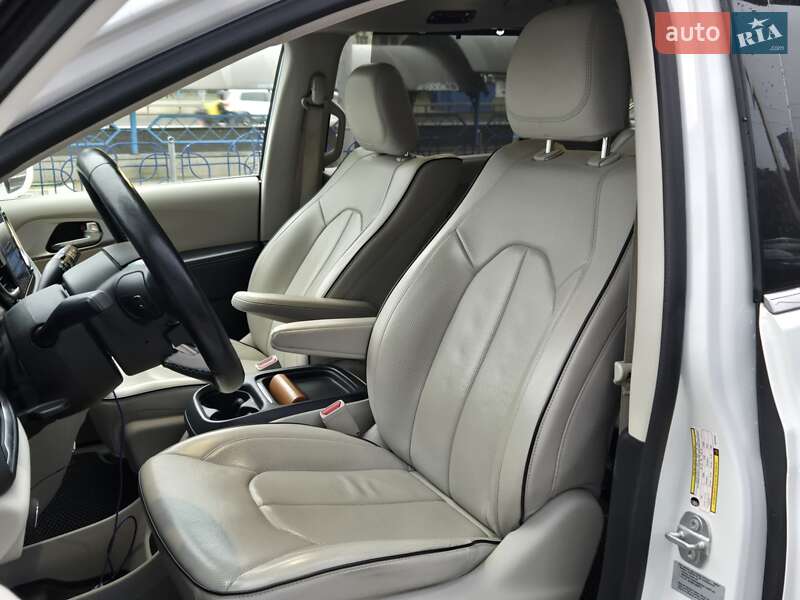 Минивэн Chrysler Pacifica 2017 в Киеве