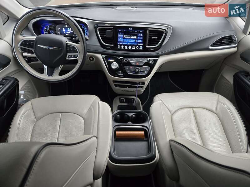 Минивэн Chrysler Pacifica 2017 в Киеве