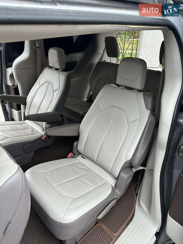 Минивэн Chrysler Pacifica 2017 в Умани