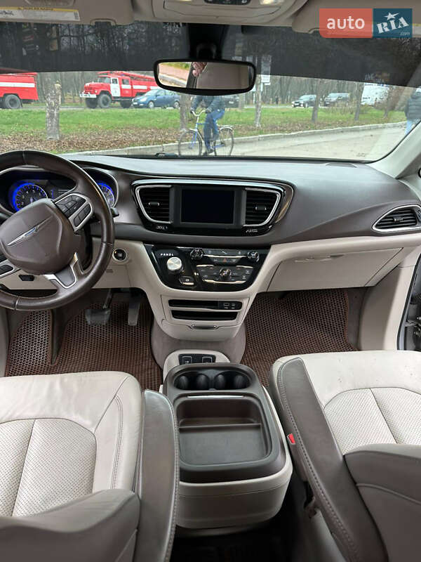 Мінівен Chrysler Pacifica 2017 в Умані