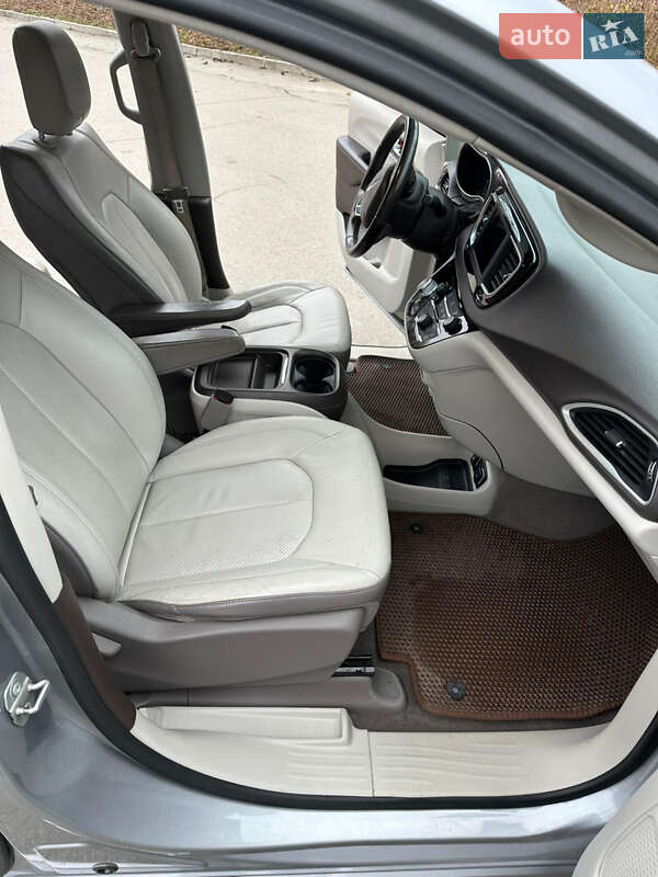Минивэн Chrysler Pacifica 2017 в Умани