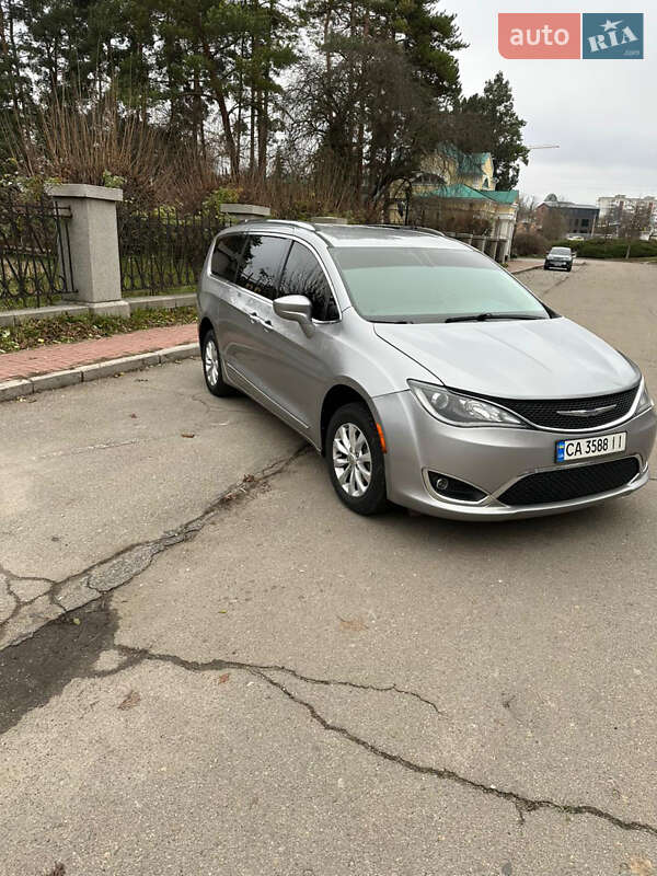 Минивэн Chrysler Pacifica 2017 в Умани