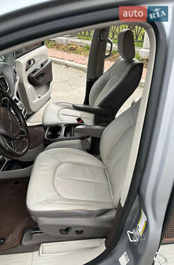 Мінівен Chrysler Pacifica 2017 в Умані