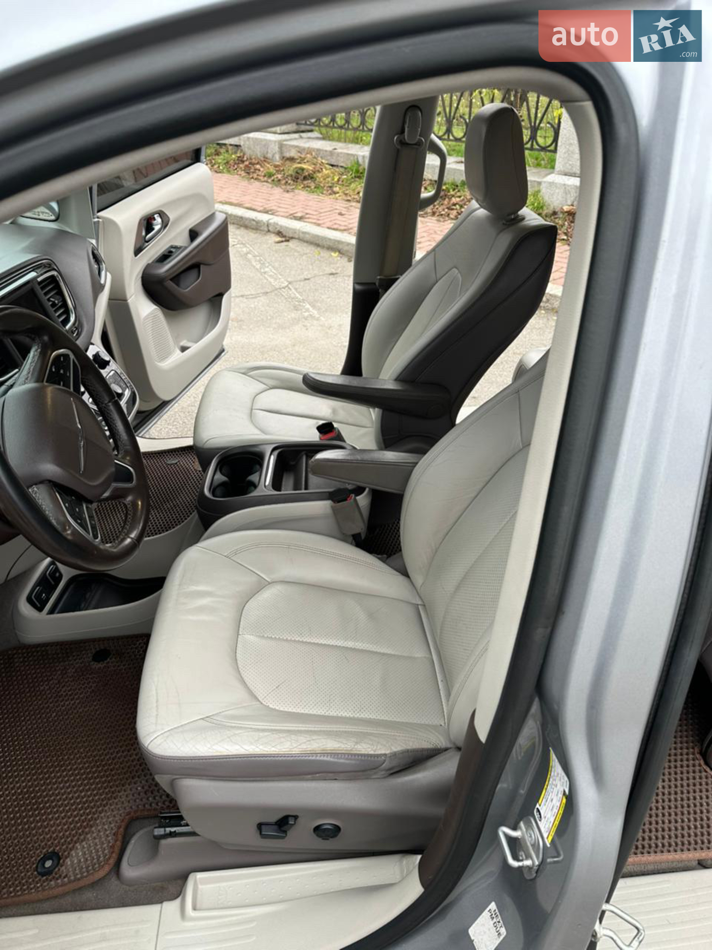 2017 Chrysler Pacifica - мініатюра 9