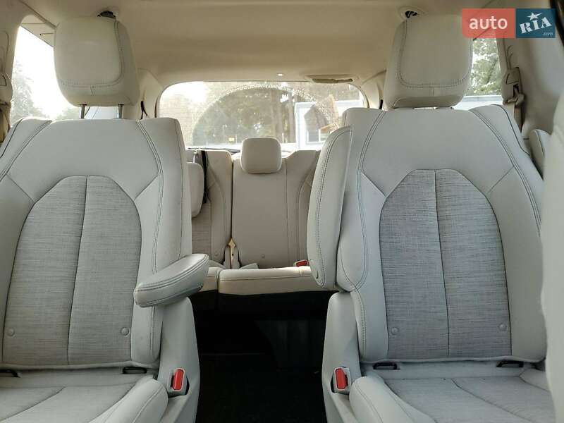 Минивэн Chrysler Pacifica 2018 в Львове