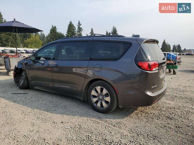 Минивэн Chrysler Pacifica 2018 в Львове