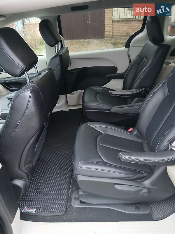 Мінівен Chrysler Pacifica 2024 в Боярці