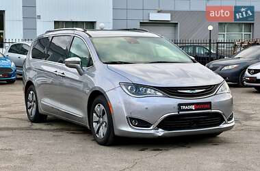 Минивэн Chrysler Pacifica 2017 в Киеве