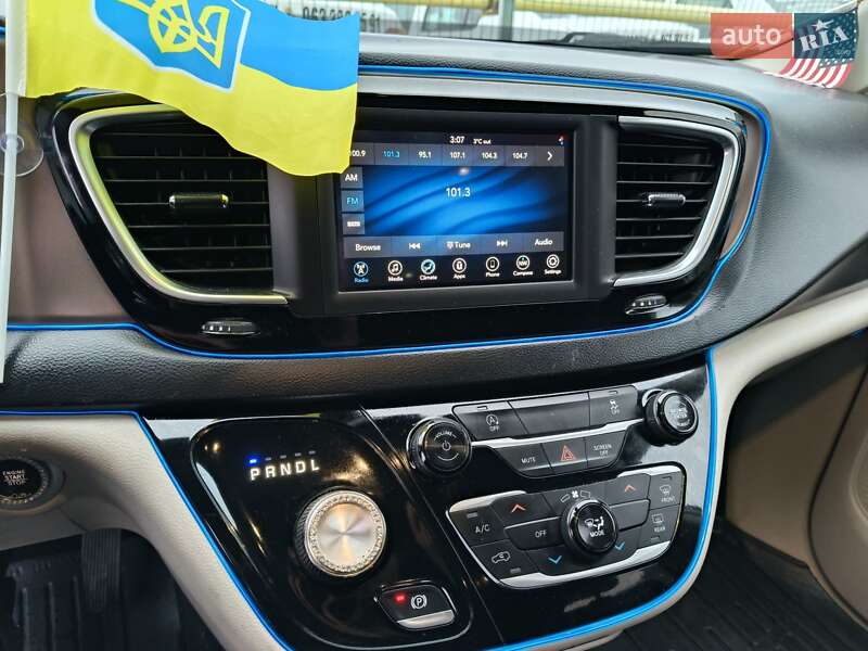 Мінівен Chrysler Pacifica 2020 в Івано-Франківську