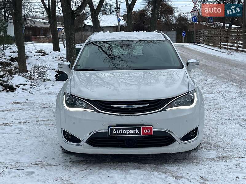 Минивэн Chrysler Pacifica 2017 в Киеве фото 2 Минивэн Chrysler Pacifica 2017 в Киеве