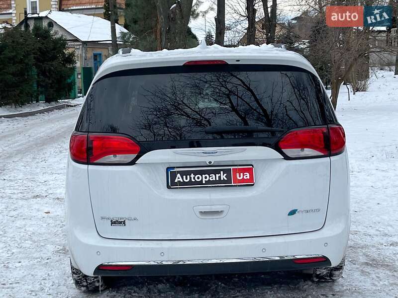 Минивэн Chrysler Pacifica 2017 в Киеве фото 10 Минивэн Chrysler Pacifica 2017 в Киеве