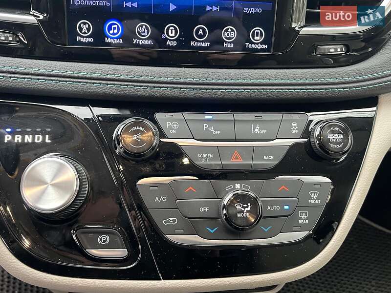 Минивэн Chrysler Pacifica 2017 в Киеве фото 22 Минивэн Chrysler Pacifica 2017 в Киеве