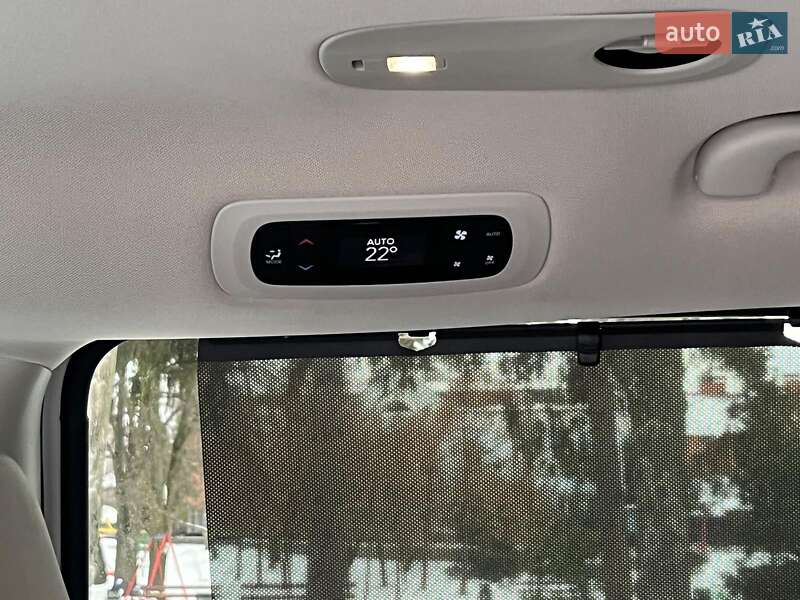 Минивэн Chrysler Pacifica 2017 в Киеве фото 30 Минивэн Chrysler Pacifica 2017 в Киеве