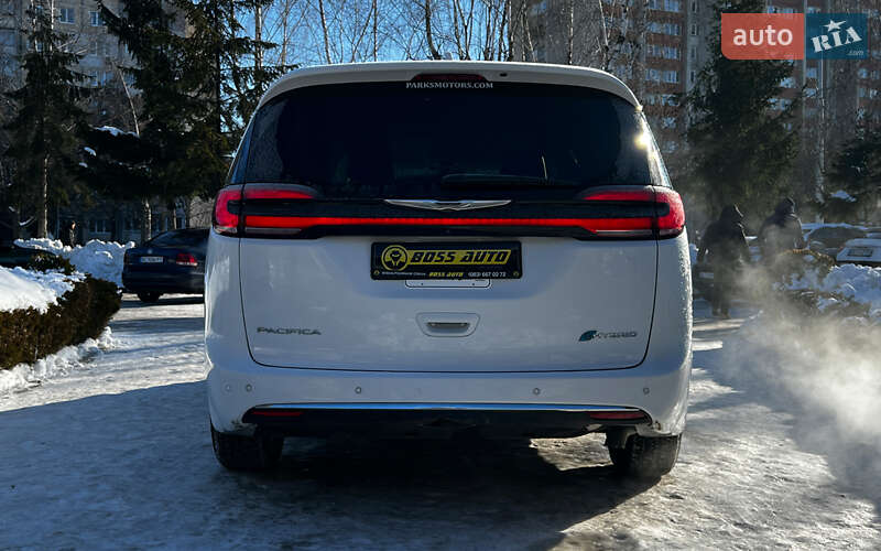 Минивэн Chrysler Pacifica 2022 в Львове
