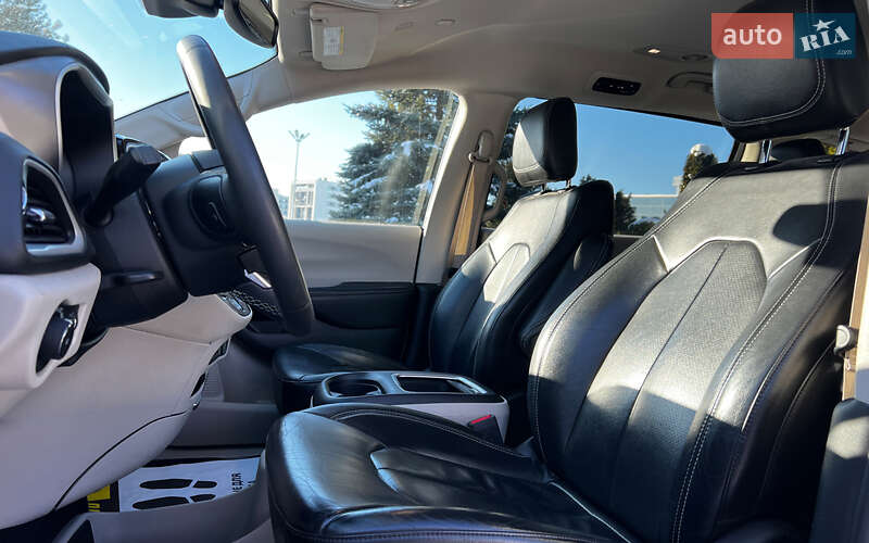 Минивэн Chrysler Pacifica 2022 в Львове