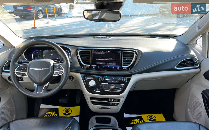 Минивэн Chrysler Pacifica 2022 в Львове