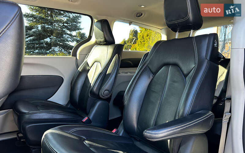 Минивэн Chrysler Pacifica 2022 в Львове