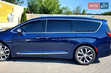Минивэн Chrysler Pacifica 2016 в Киеве
